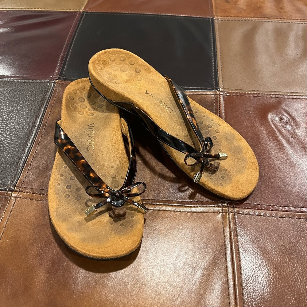 Vionic bella flip flopd size 9